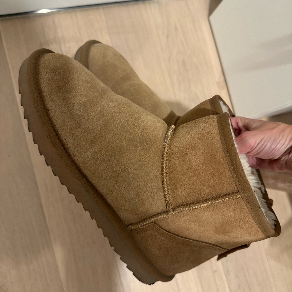 Suede boots